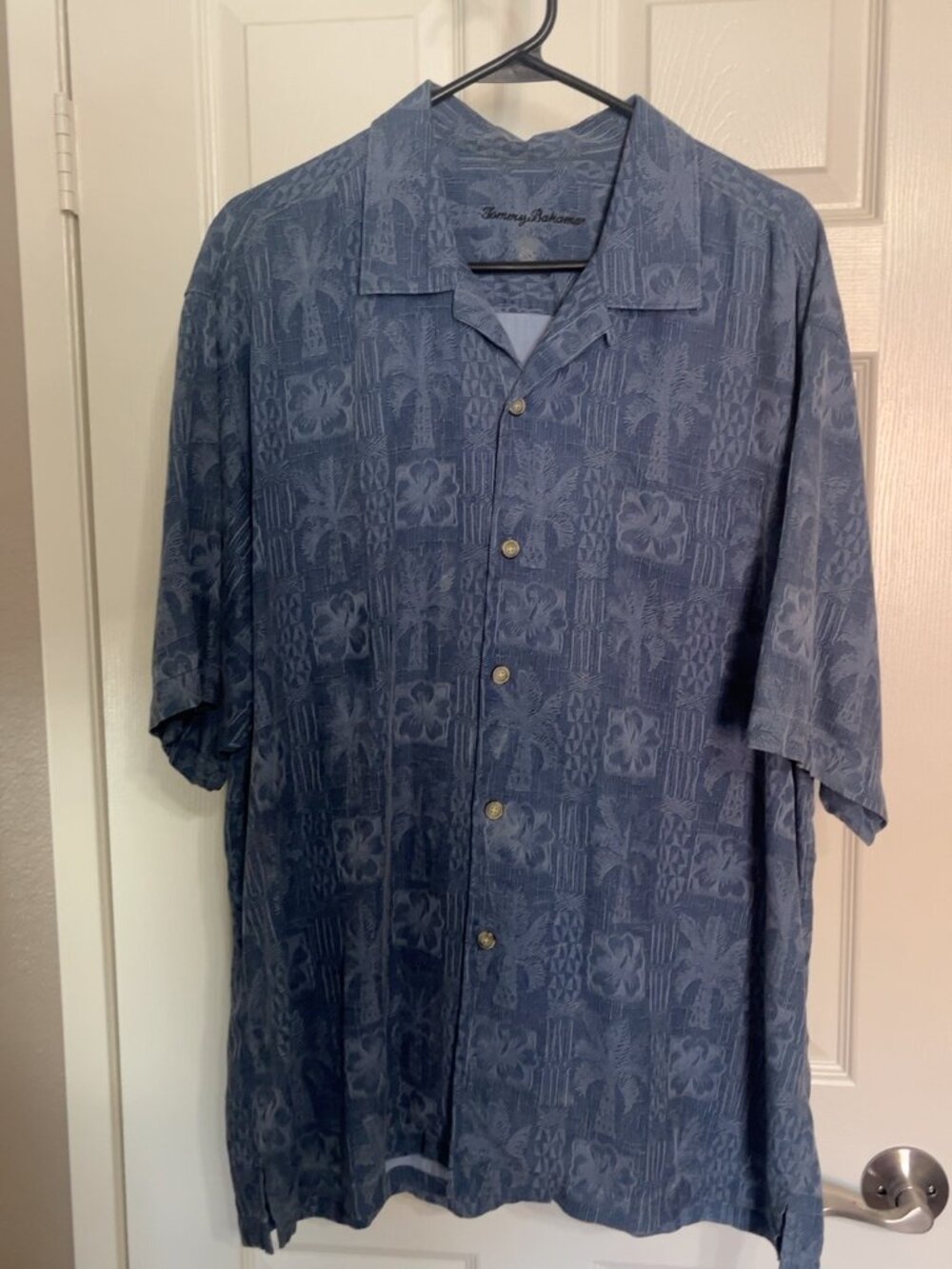 Tommy Bahama Men’s XL 100% Silk Blue Tonal Hawaiian Camp Shirt